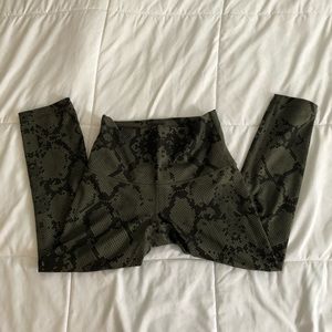 Lululemon snake print cropped leggings
